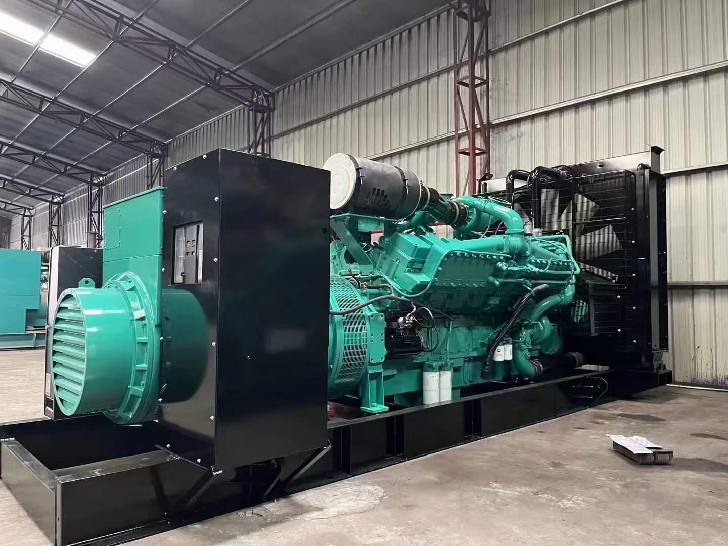 会宁如何降低 800kW 柴油发电机输出电流的波动？