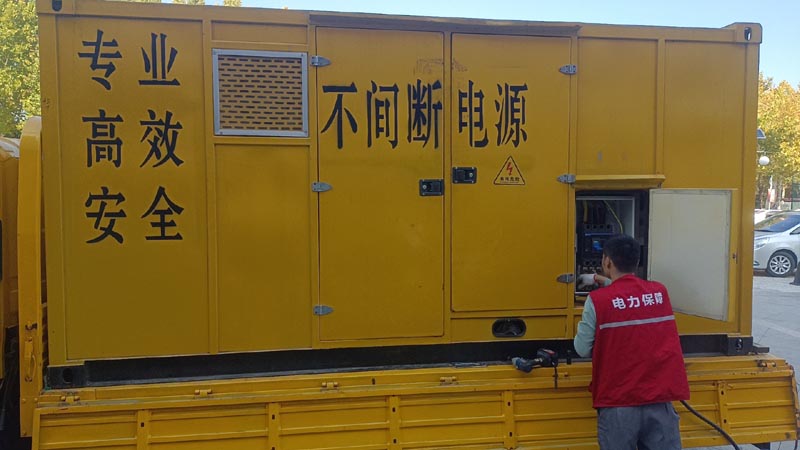 会宁柴油发电机组和UPS电源配合使用时，如何避免切换过程中的电力中断？
